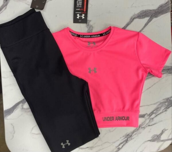 Ensemble Femme Moulant – T-shirt et Short Ajustés