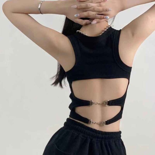 Crop Top Femme avec Détails Métalliques – Style Audacieux – Image 2