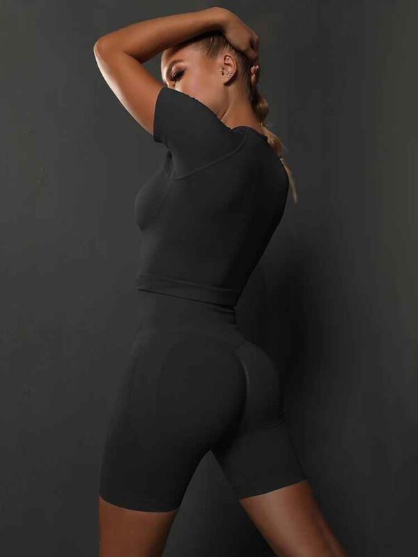 Ensemble Yoga Femme – T-shirt, Short et Legging Moulants – Image 2